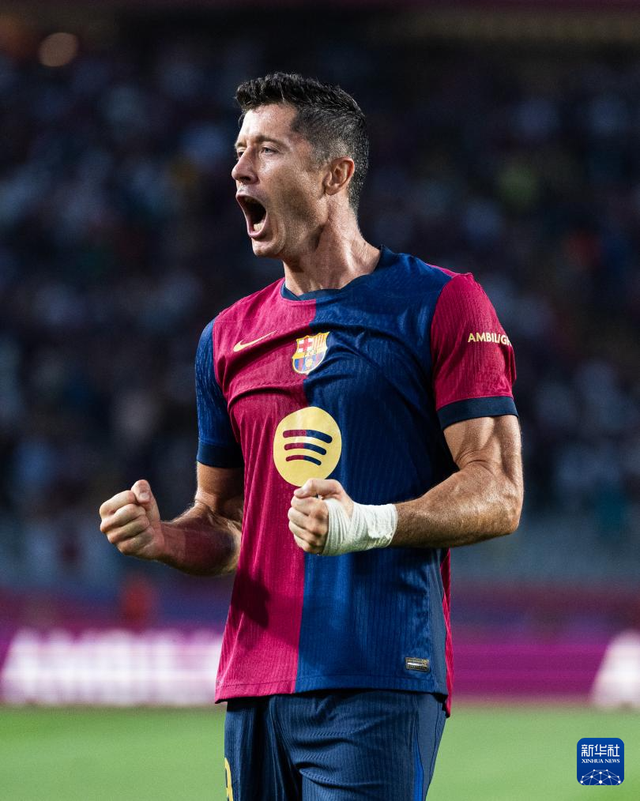 欧文快攻压哨上篮，全场沸腾（欧文末秒快攻上篮引爆全场）