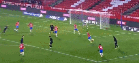 卡斯尔成最年轻30+10+5&3三分且命中率不低于70%球员（卡斯尔成史上最年轻单场30分10板5助+3记三分且命中率不低于70%的球员）