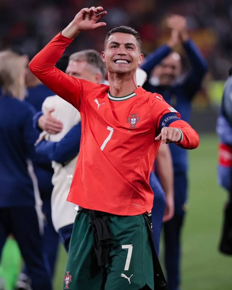 弗里克：没做好逼抢；我们不想用低位防守并靠反击1-0取胜（弗里克：逼抢未到位，我们不想依赖低位防守与反击去拿1-0）