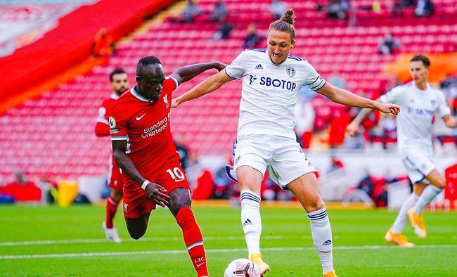 2025赛季，成都蓉城以红焰为刃、热血为甲，在三...（2025赛季，成都蓉城执赤焰为锋、披热血为甲，燃魂出征）