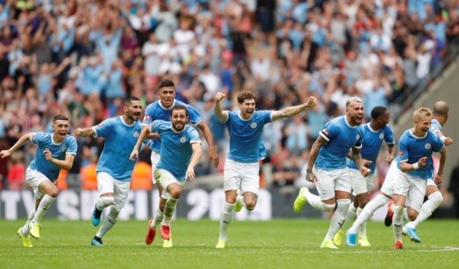 热议U22男足输越南：五后卫+偏哨都输了，非要国际日去忙全运（U22男足不敌越南引热议：五后卫失灵、判罚存争，偏在国际日分心全运）